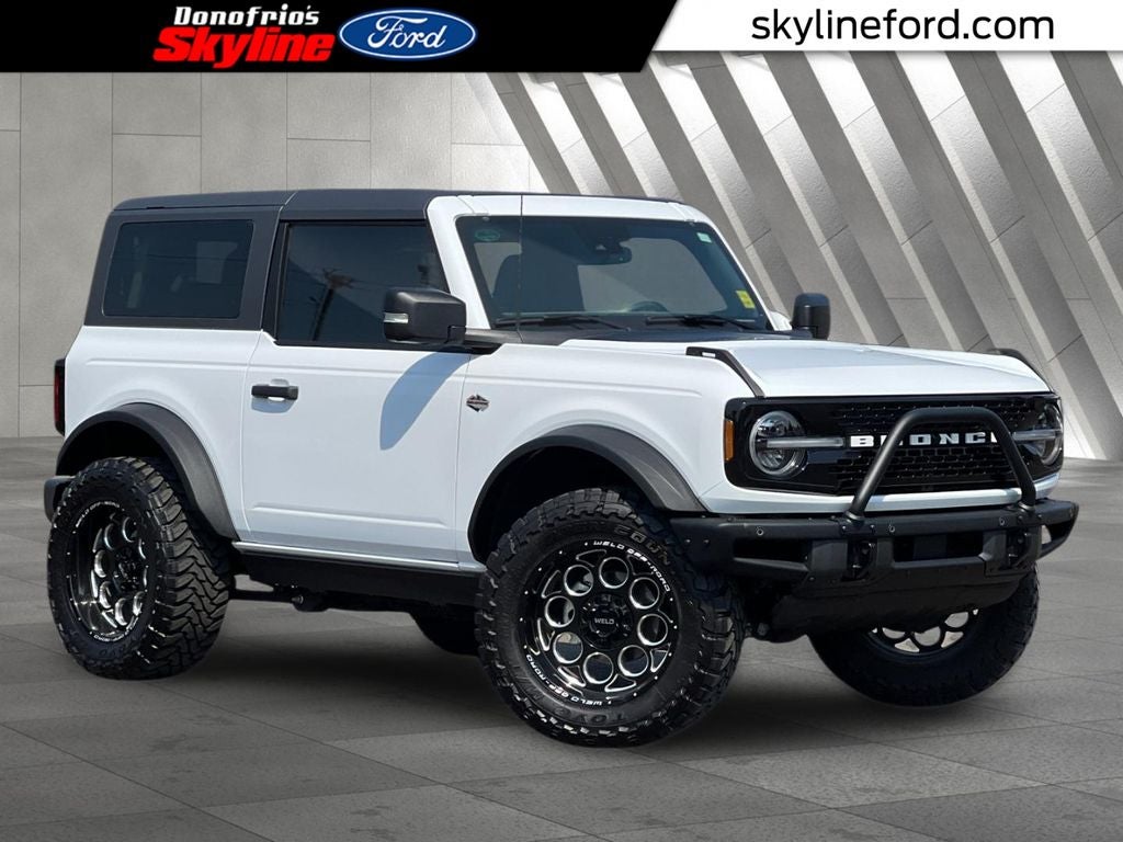 2024 Ford Bronco Wildtrak in Oxford White — front three-quarter view