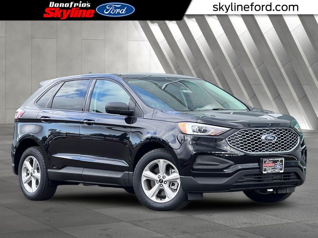 2024 Ford Edge SE in Black Metallic — front three-quarter view